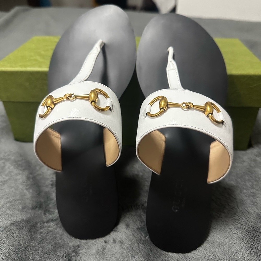 Gucci Women's White and Gold Sandals
